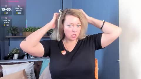 Jessica online show from 12/17/25, 01:17