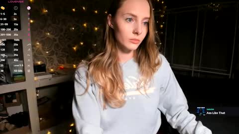 Snapshot of jessica_jane_ chatting on 03/06/25, 12:10 Mila online show from 03/06/25, 12:10