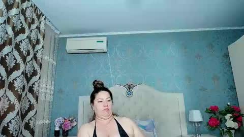 Snapshot of jessicalove20 chatting on 05/19/26, 03:57 single mommy online show from 05/19/26, 03:57