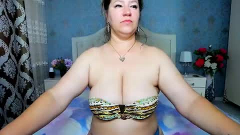 Snapshot of jessicalove20 chatting on 06/03/26, 03:53 single mommy online show from 06/03/26, 03:53
