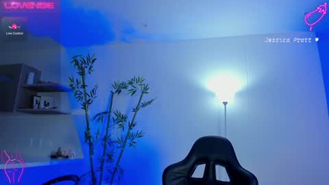 Snapshot of jessicapratt chatting on 01/13/25, 11:27 Jessica Pratt IG jessicaxpratt online show from 01/13/25, 11:27