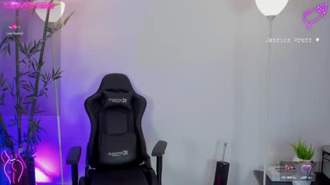 Snapshot of jessicapratt chatting on 02/19/25, 11:04 Jessica Pratt IG jessicaxpratt online show from 02/19/25, 11:04