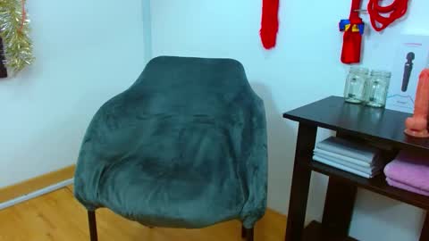 jessicarabbit4 online show from 01/05/25, 11:12