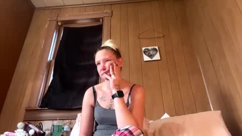 Snapshot of jessiepooh6969 chatting on 12/03/24, 08:28 Wonderland online show from 12/03/24, 08:28