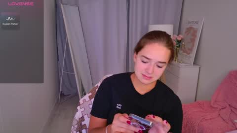 Snapshot of jessiestarz chatting on 04/13/26, 01:49 Jessi online show from 04/13/26, 01:49