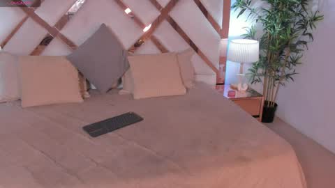 JESSICA STONNE online show from 03/31/26, 06:36