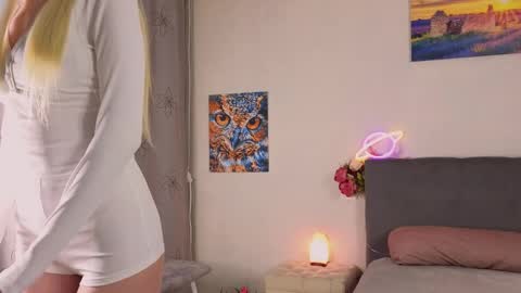 Snapshot of jessy_blonde chatting on 04/06/26, 03:35 Jessy online show from 04/06/26, 03:35