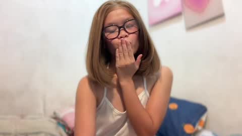 Snapshot of jessy_fox888 chatting on 05/23/26, 10:52 Jessy online show from 05/23/26, 10:52