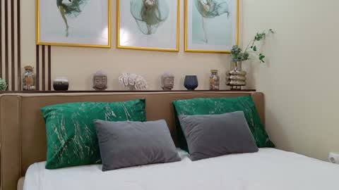 Snapshot of jessykah chatting on 01/14/25, 07:48 Francesca online show from 01/14/25, 07:48