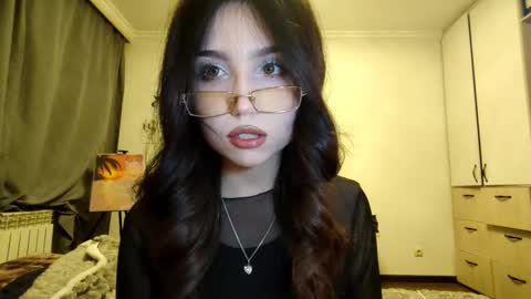 I am Gina ntmu Lets hit 10 Thumbs Up together online show from 12/20/25, 12:45