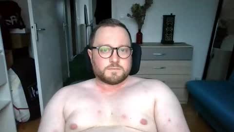 jeuneloup92 online show from 10/28/25, 04:42