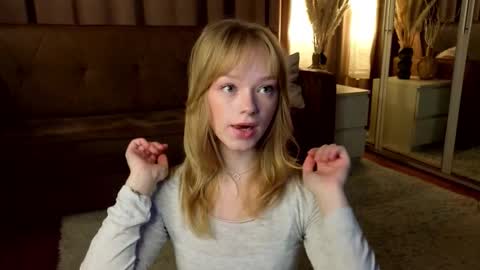 Snapshot of jewellhogan chatting on 12/21/25, 07:15 Gwen online show from 12/21/25, 07:15