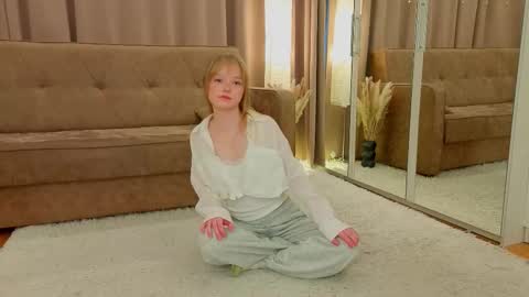 Snapshot of jewellhogan chatting on 01/14/26, 08:20 Gwen online show from 01/14/26, 08:20