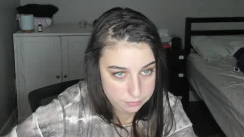 Miss Lovely online show from 01/01/25, 04:50