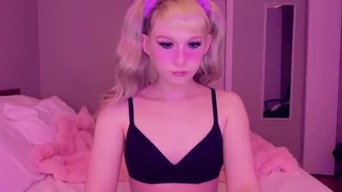 Snapshot of jeylababe chatting on 09/20/25, 02:23   online show from 09/20/25, 02:23