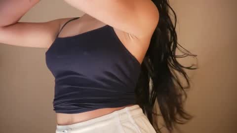 Snapshot of jhaanvi chatting on 03/01/25, 06:43 Jhaanvi online show from 03/01/25, 06:43