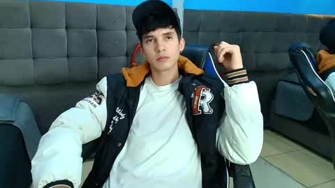Jheampiero online show from 05/25/26, 04:02