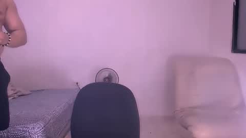 En moreno online show from 12/02/25, 05:13