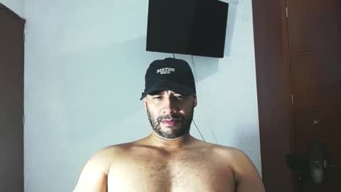 En moreno online show from 12/16/25, 05:34