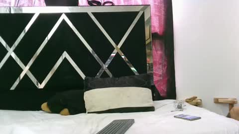 jhoana aston - daniel online show from 01/07/25, 03:54