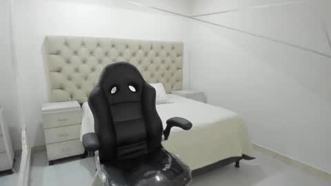 jhoanleandro online show from 10/22/25, 04:02