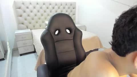 jhoanleandro online show from 10/28/25, 04:49