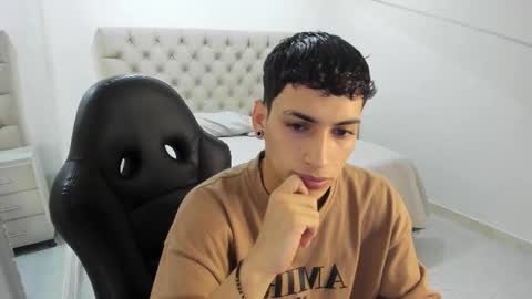 jhoanleandro online show from 10/31/25, 04:35