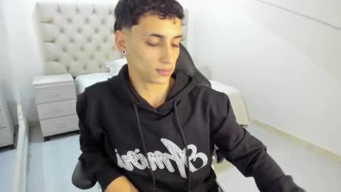 jhoanleandro online show from 11/20/25, 04:34