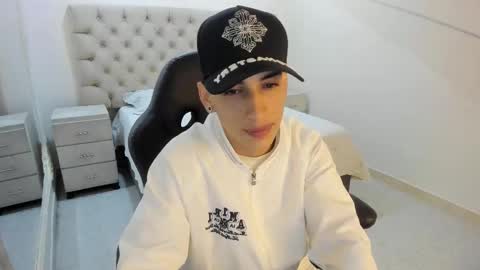 jhoanleandro online show from 11/30/25, 05:11