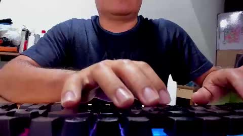 jhonatan_morales_s online show from 10/18/25, 04:26