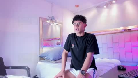 JHONNATHAN online show from 12/19/25, 09:22