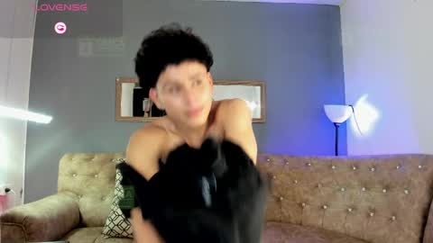 JHONNATHAN online show from 04/06/26, 07:48