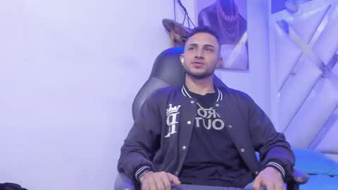 Snapshot of jhonny_flames7 chatting on 12/13/24, 01:59 jhonny online show from 12/13/24, 01:59