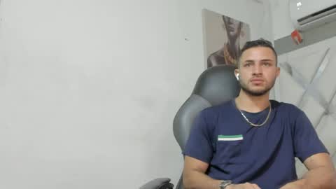 Snapshot of jhonny_flames7 chatting on 12/18/24, 03:37 jhonny online show from 12/18/24, 03:37