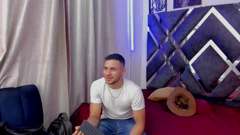 Snapshot of jhonny_flames7 chatting on 03/10/25, 03:23 jhonny online show from 03/10/25, 03:23