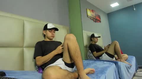 Jhonny online show from 10/23/25, 01:43