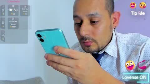 Snapshot of jhonyalzate chatting on 12/12/24, 06:03 Jhony Alzate online show from 12/12/24, 06:03