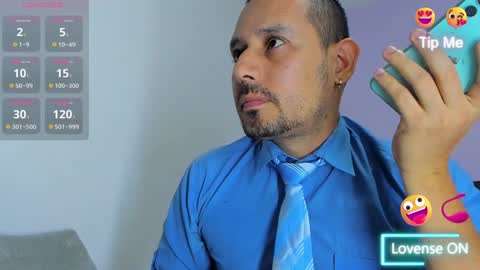 Snapshot of jhonyalzate chatting on 12/15/24, 02:52 Jhony Alzate online show from 12/15/24, 02:52
