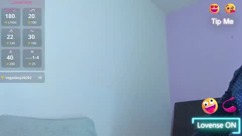 Snapshot of jhonyalzate chatting on 12/18/24, 07:58 Jhony Alzate online show from 12/18/24, 07:58
