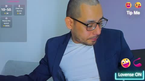 Snapshot of jhonyalzate chatting on 12/28/24, 03:37 Jhony Alzate online show from 12/28/24, 03:37