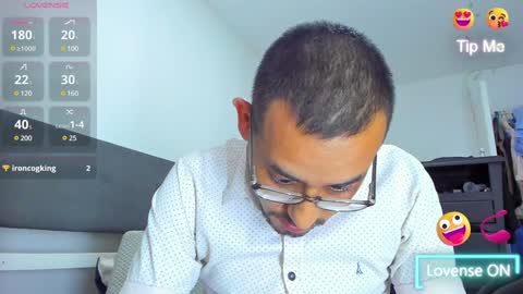 Snapshot of jhonyalzate chatting on 01/30/25, 03:33 Jhony Alzate online show from 01/30/25, 03:33