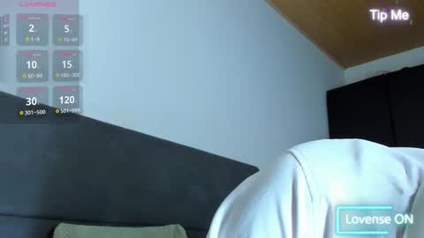 Snapshot of jhonyalzate chatting on 10/16/25, 02:45 Jhony Alzate online show from 10/16/25, 02:45