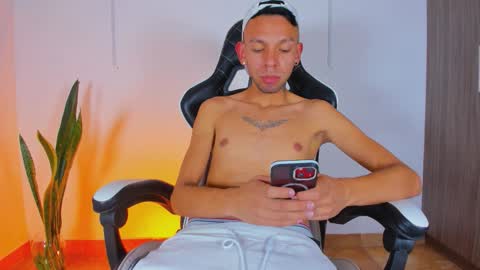 Jhors online show from 10/21/25, 12:33