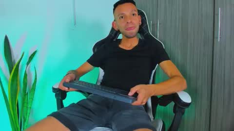 Jhors online show from 10/22/25, 12:22