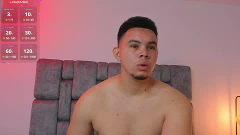 Snapshot of jhotta_foxx chatting on 06/01/26, 10:06 Jhonatan80 online show from 06/01/26, 10:06