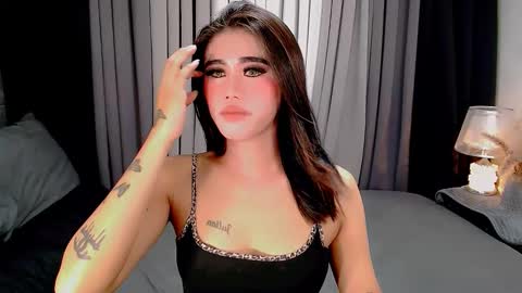 jhuliana_and_charles_room online show from 11/26/25, 05:41