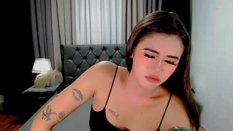 jhuliana_and_charles_room online show from 04/21/26, 01:53