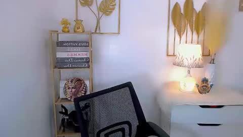 julie online show from 01/02/25, 01:17