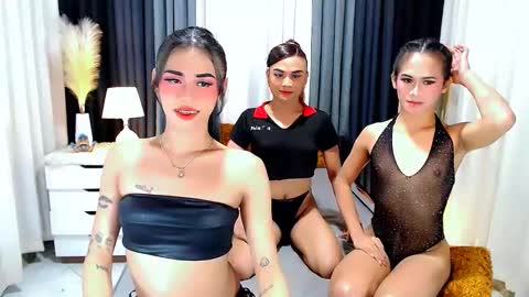 julie online show from 02/23/25, 04:57