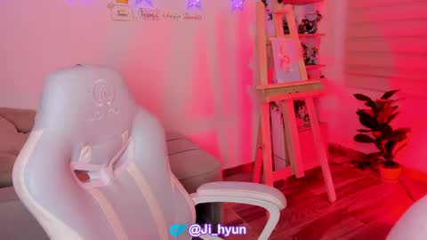 Ji  online show from 04/19/26, 02:00